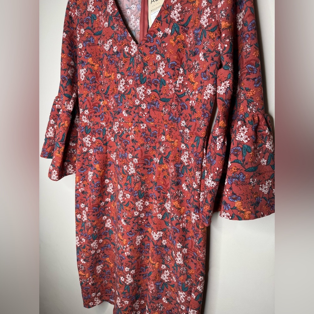 NEW Boutique Gilli Rust Floral Sheath Dress Bell‎ Sleeve V- Neck Mini Medium - Picture 7 of 12